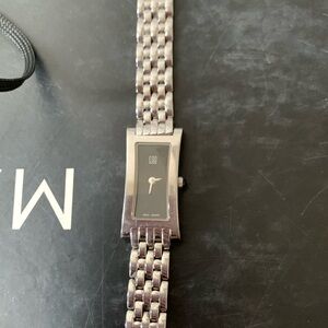 Esq watch 💝Swiss made size 7.5 
minor scratches

Needs new
Battery